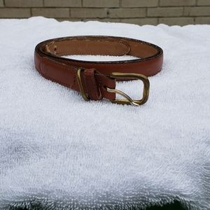 Vintage brown leather belt w gold buckle.